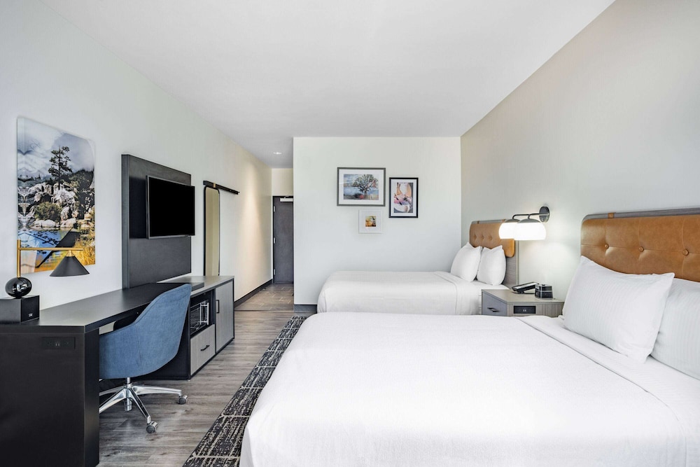 La Quinta Inn & Suites by Wyndham Yucaipa 17/51