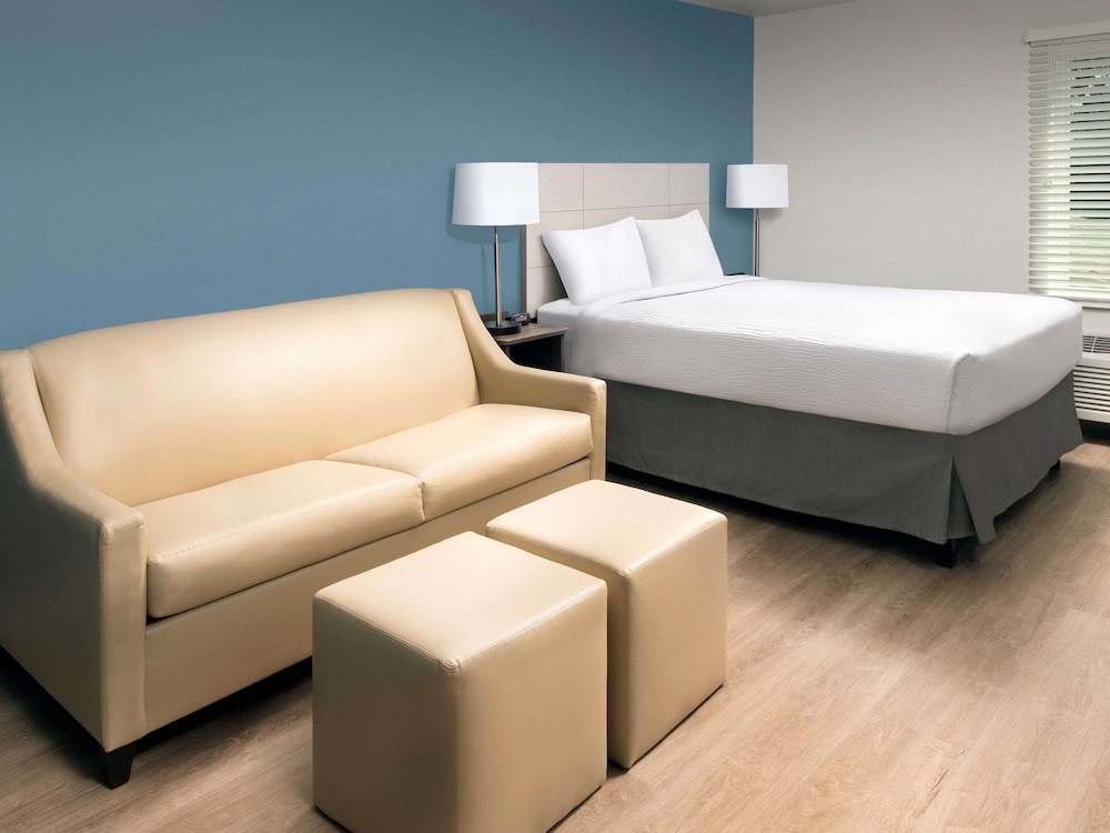 WoodSpring Suites Fargo North Near NDSU 13/22