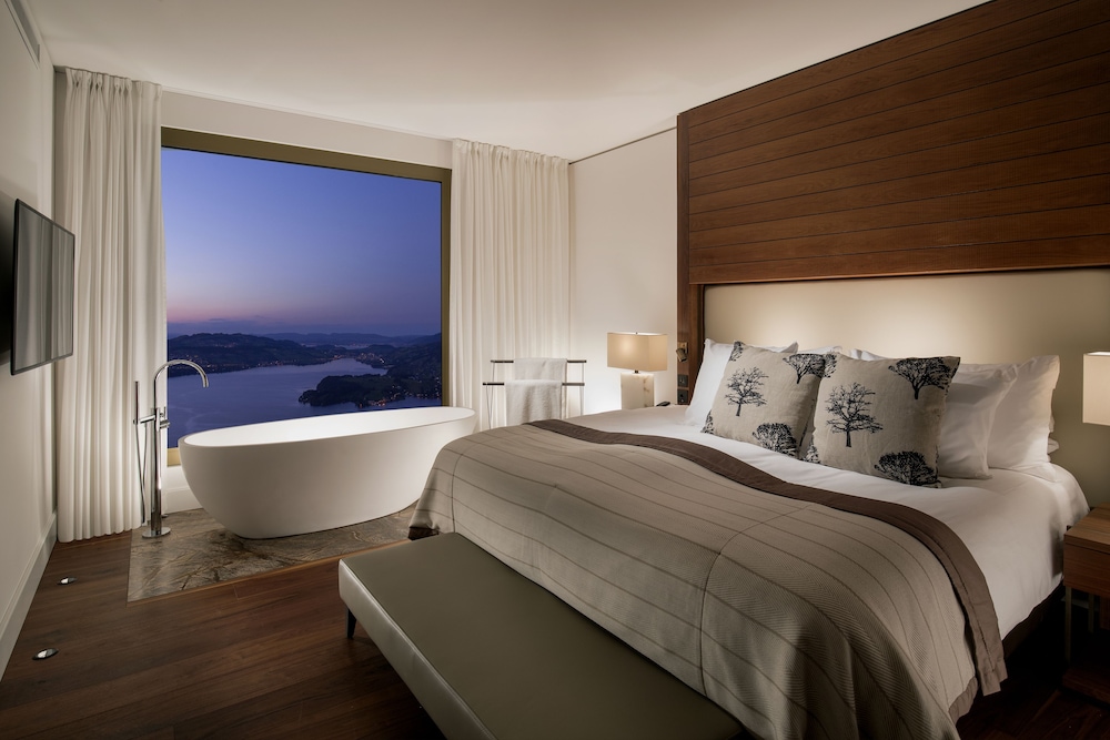 Contemporary, Premium, Suite, King Bed, Lake View