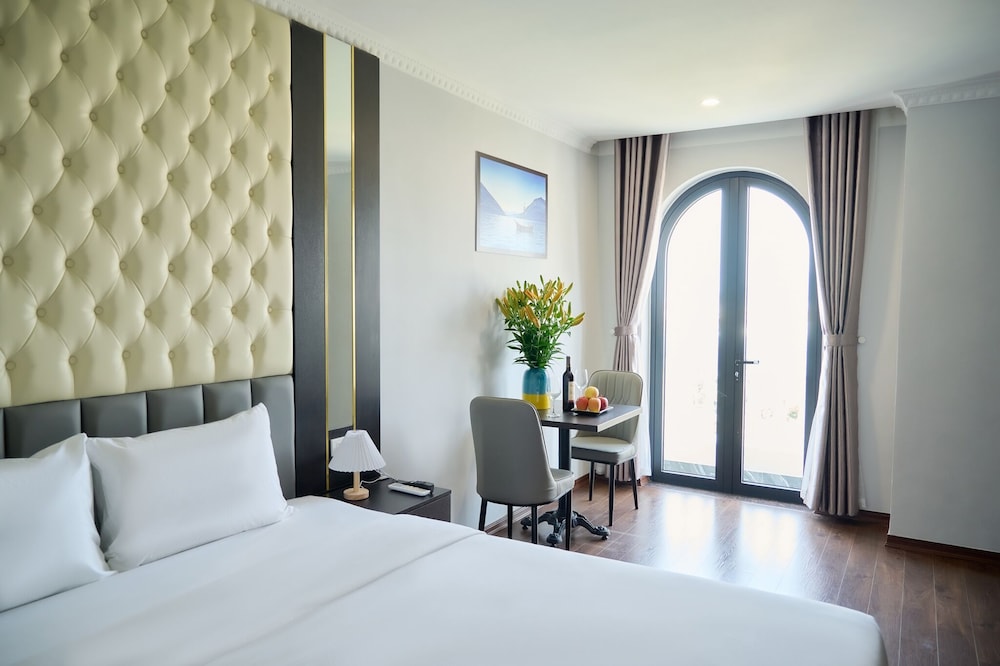 Monaco Hotel 18/49