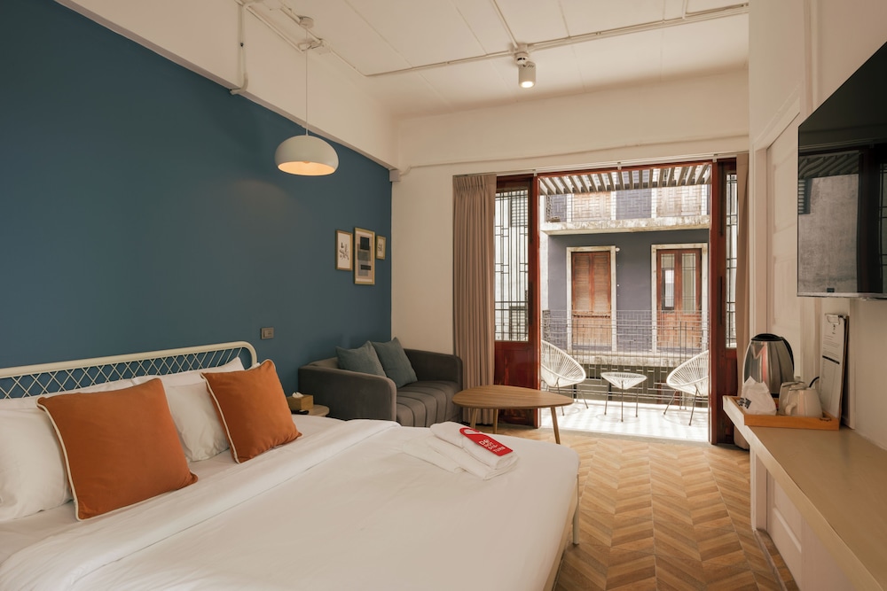 Type B, King Bed, Balcony