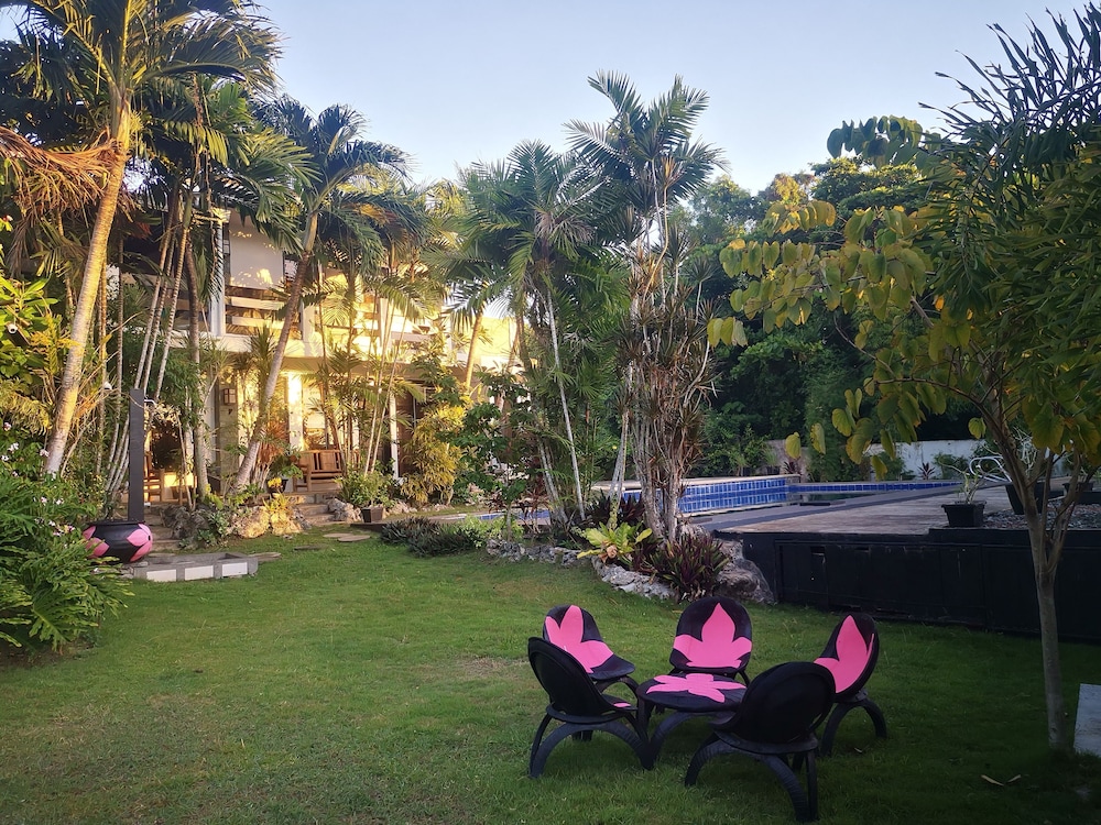 LA PERNELA BEACHFRONT RESORT 42/42