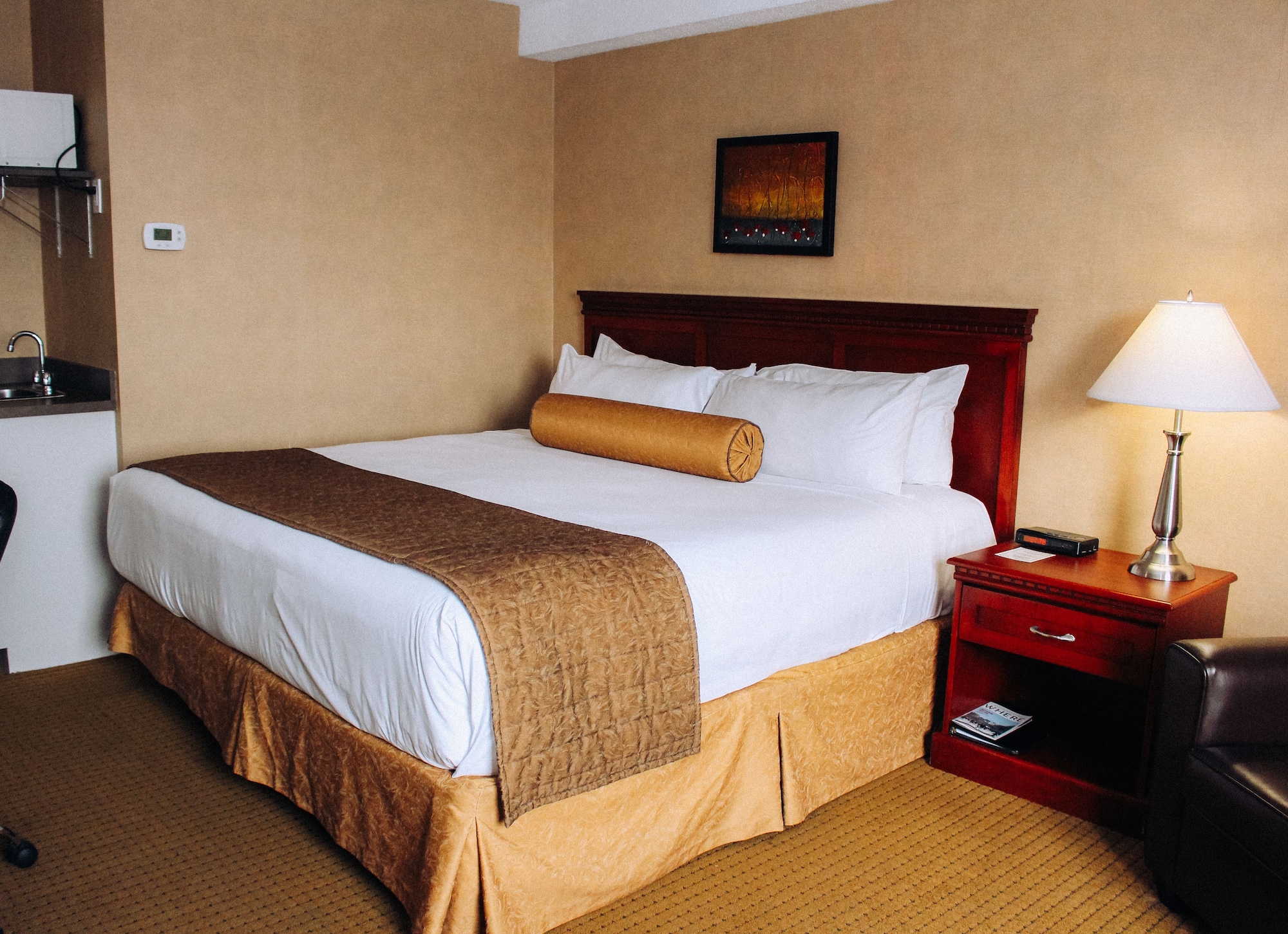 TRADITIONAL, QUEEN BED