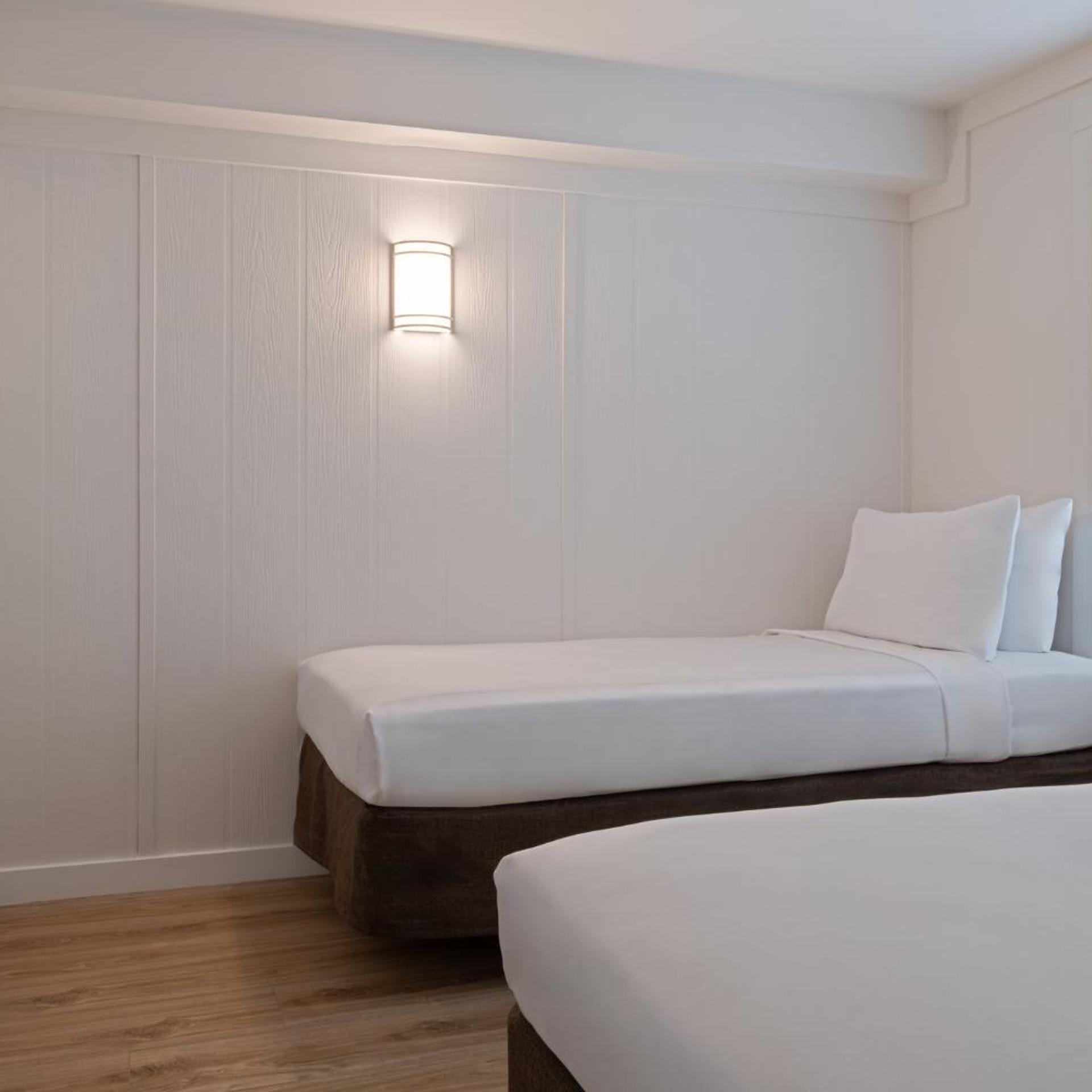 2 Bedrooms, Suite, Water View, Accessible