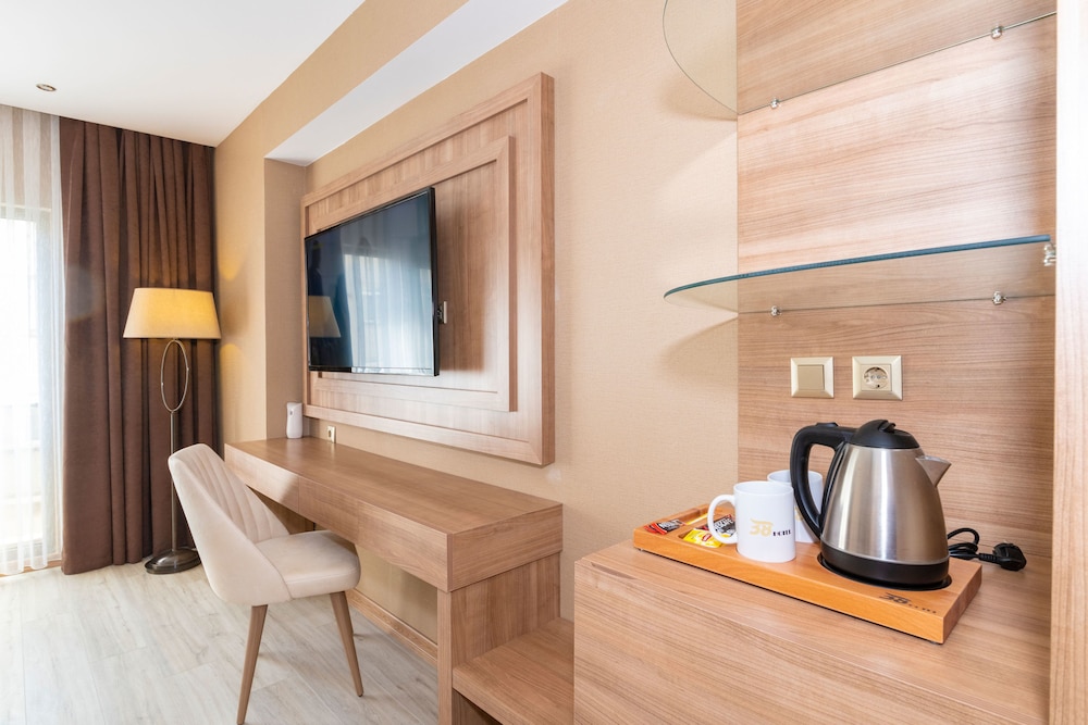 38 Hotel 45/64
