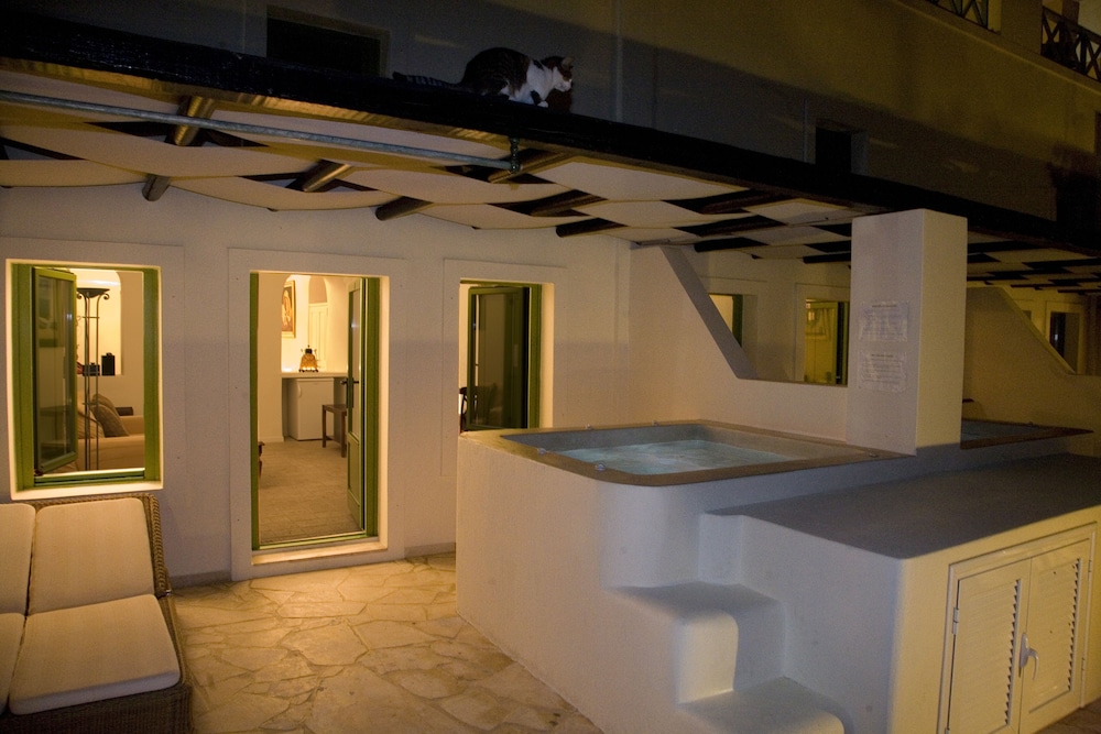 Asha Luxury Suites - Adults Only 57/67