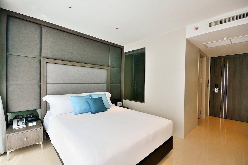 PREMIER, DOUBLE OR TWIN BED