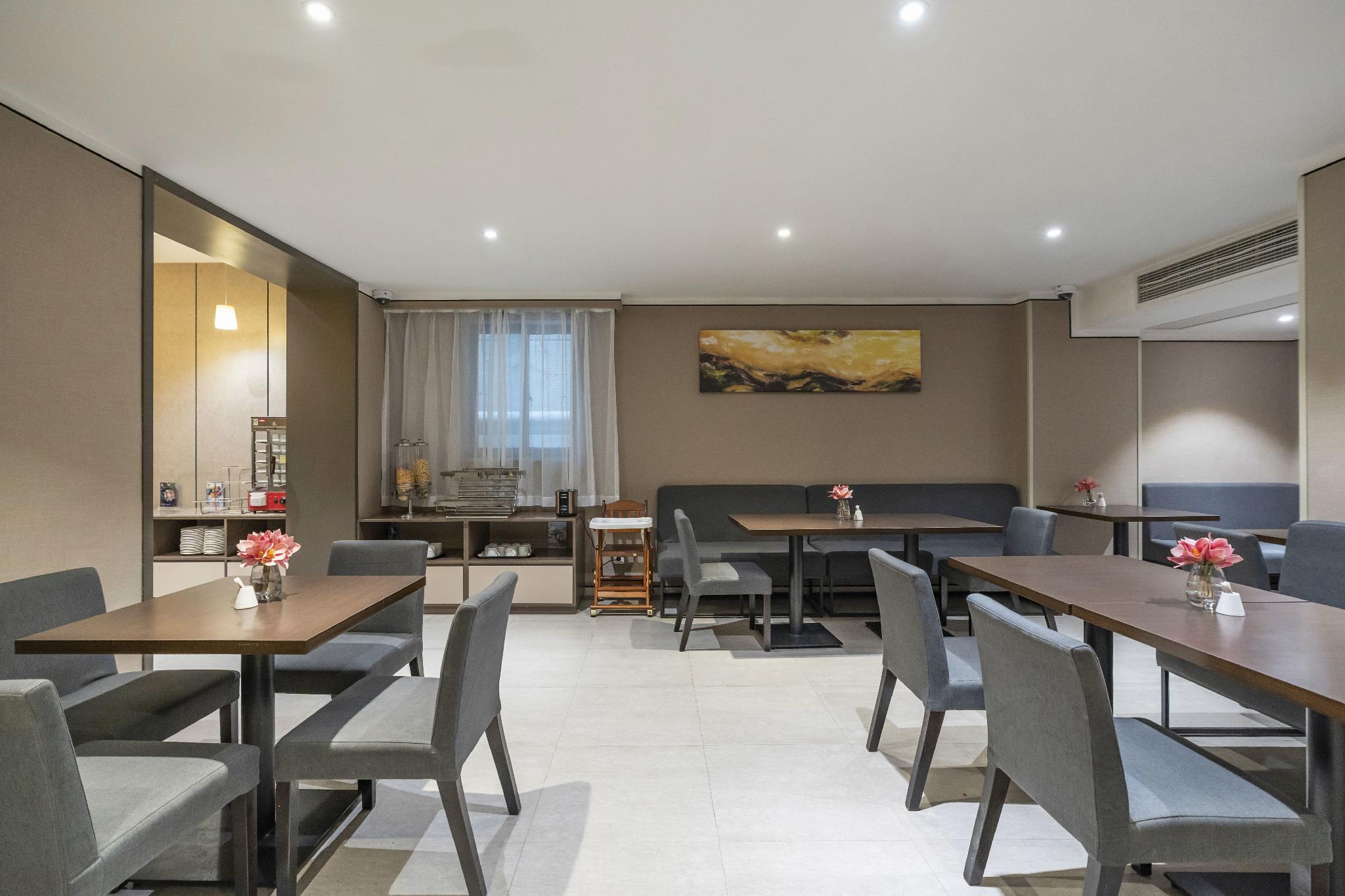 Home Inn Plus (Shanghai Hongqiao Road Metro Station) 37/42