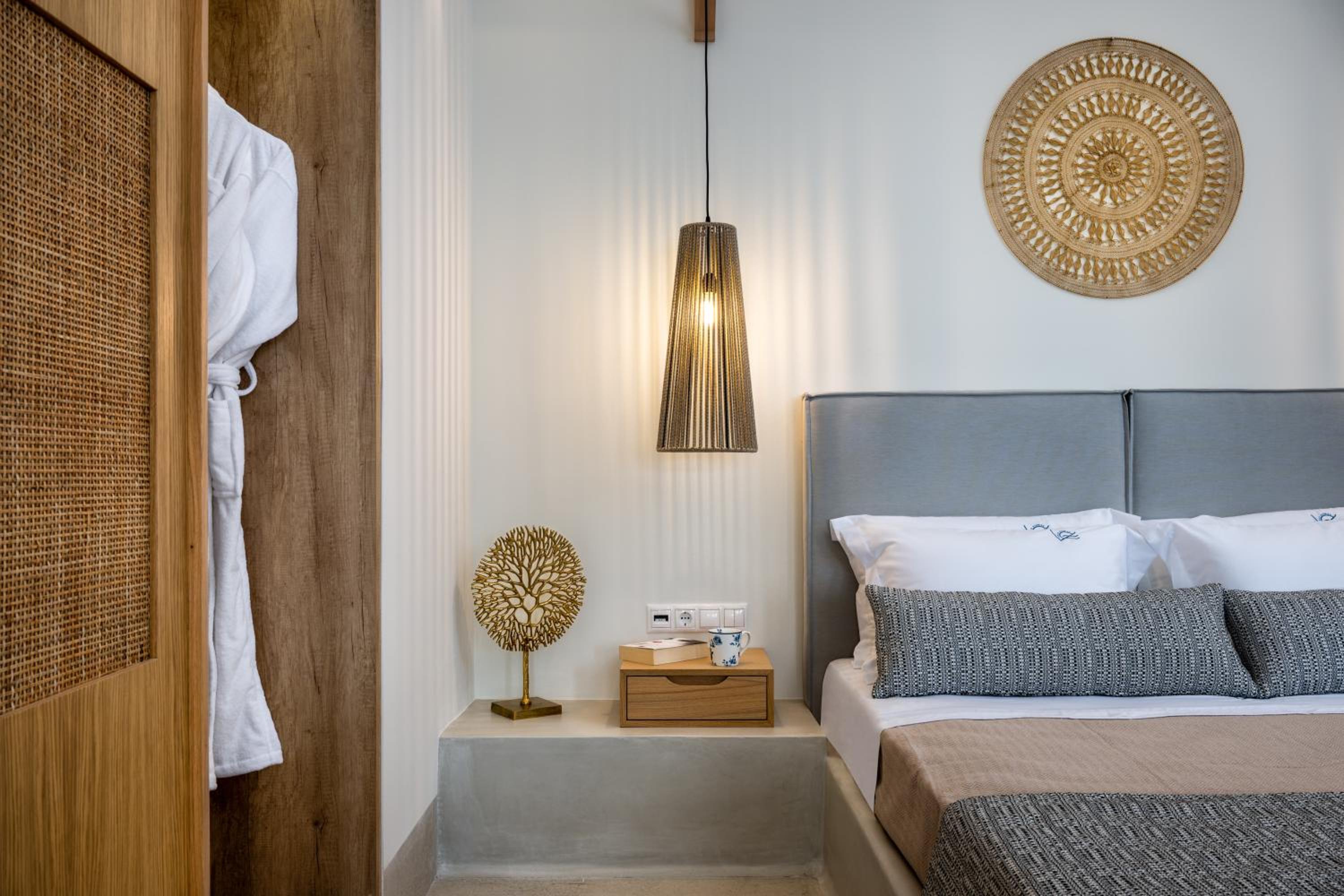 Honeymoon, Suite, Queen Bed, Outdoor Jetted Tub