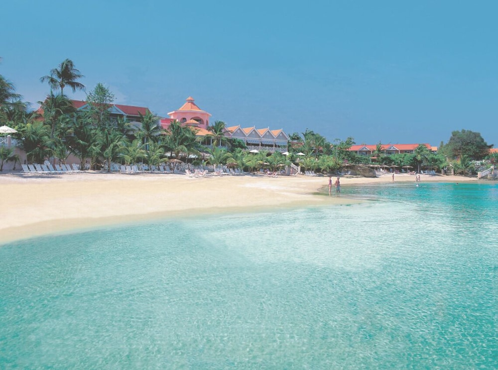 Coco Reef Resort & Spa 48/56
