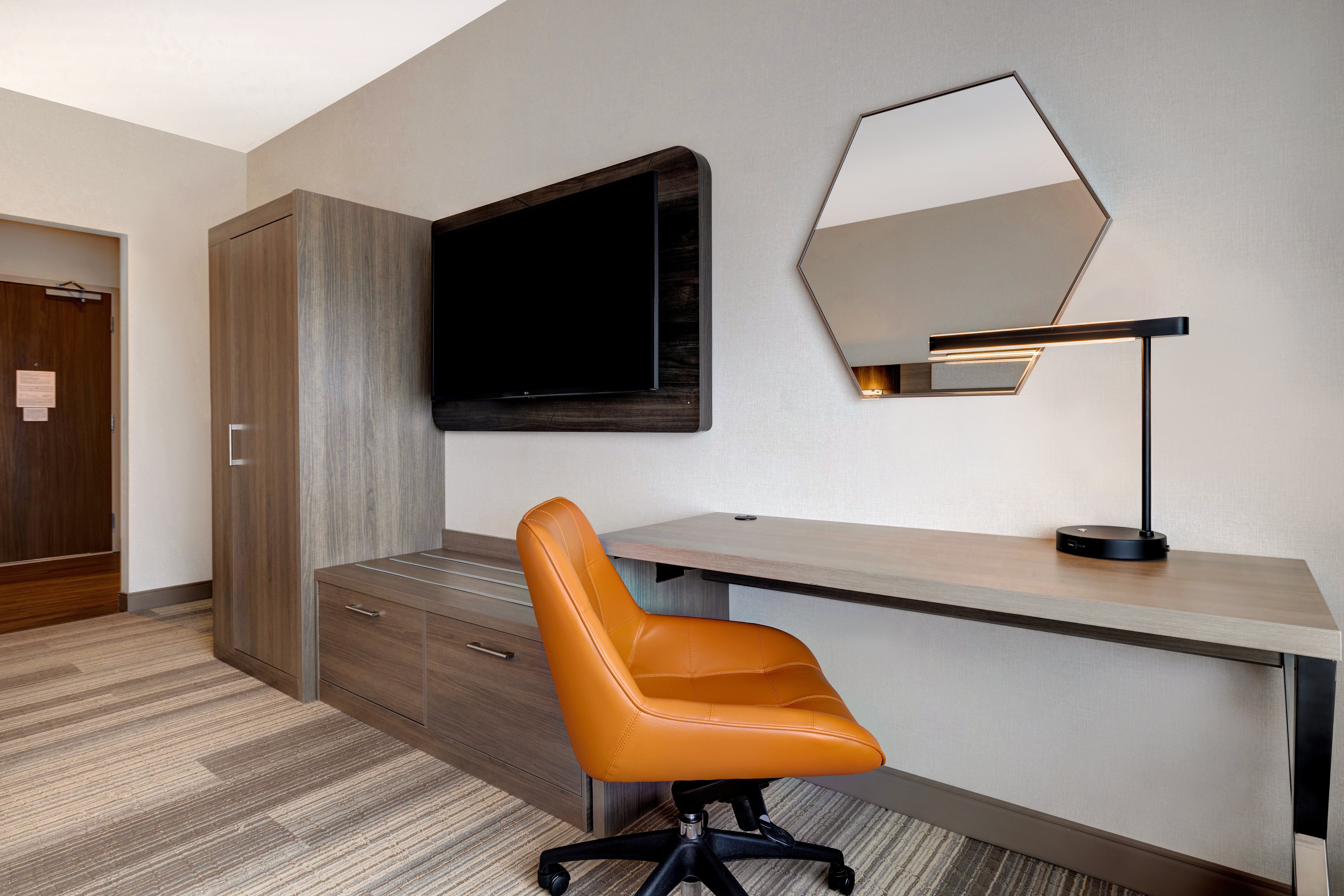 Holiday Inn Express and Suites Glendale Downtown 32/44