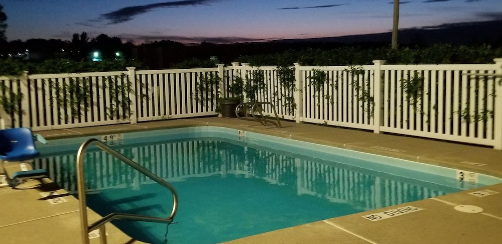 Fairbridge Inn & Suites Batavia - Darien Amusement Park 4/33