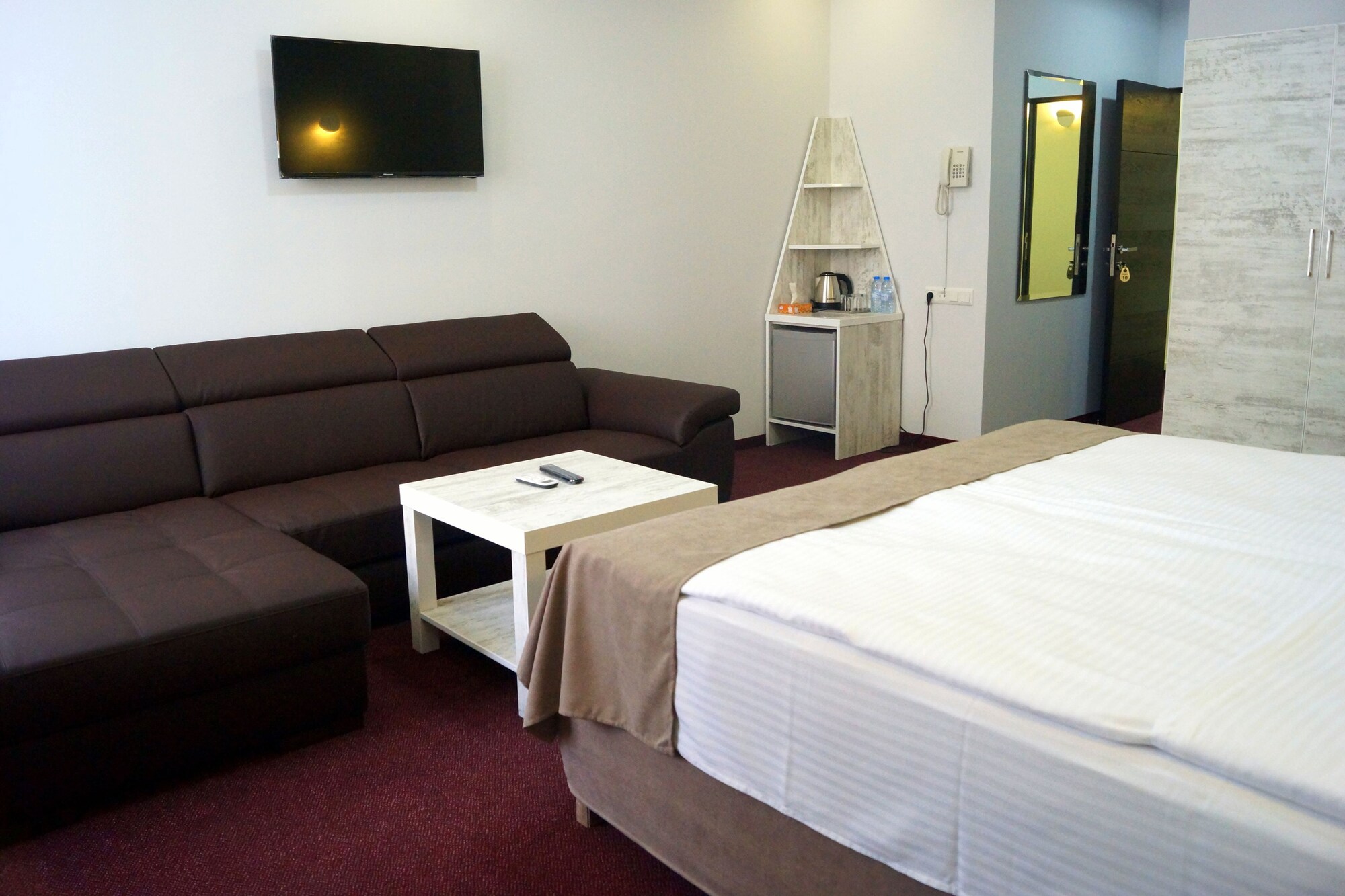 1 BEDROOM, STANDARD, TRIPLE