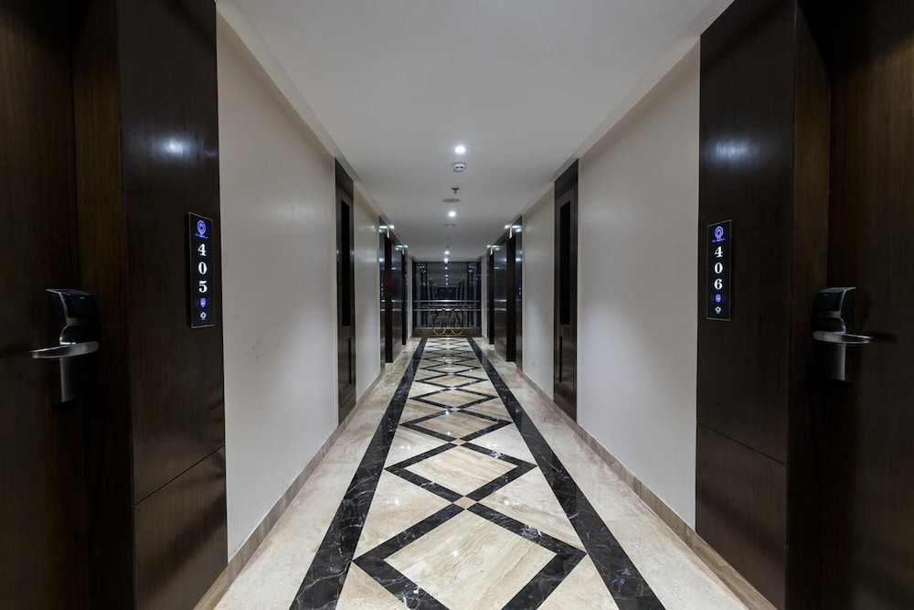 Hotel Saffron Crest 22/40