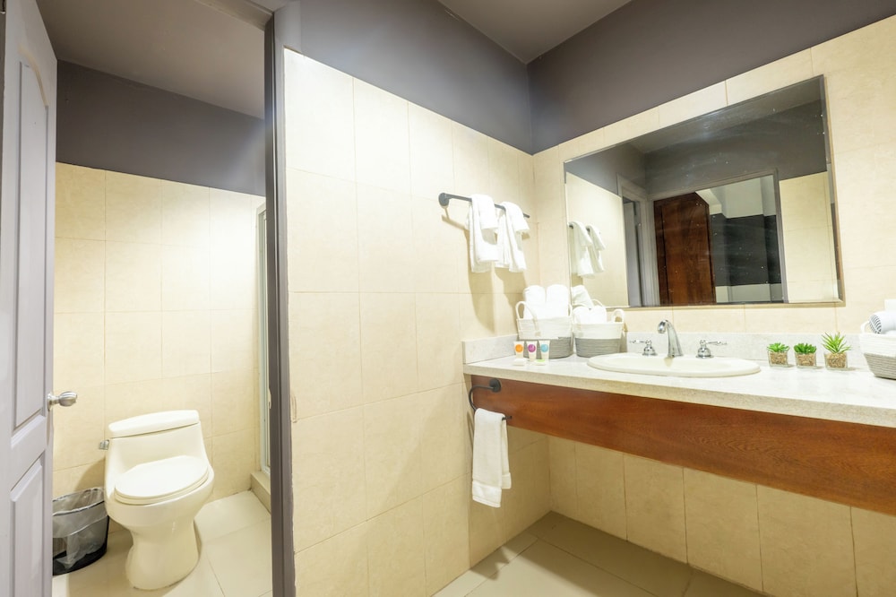 Amador Ocean View Hotel 38/40