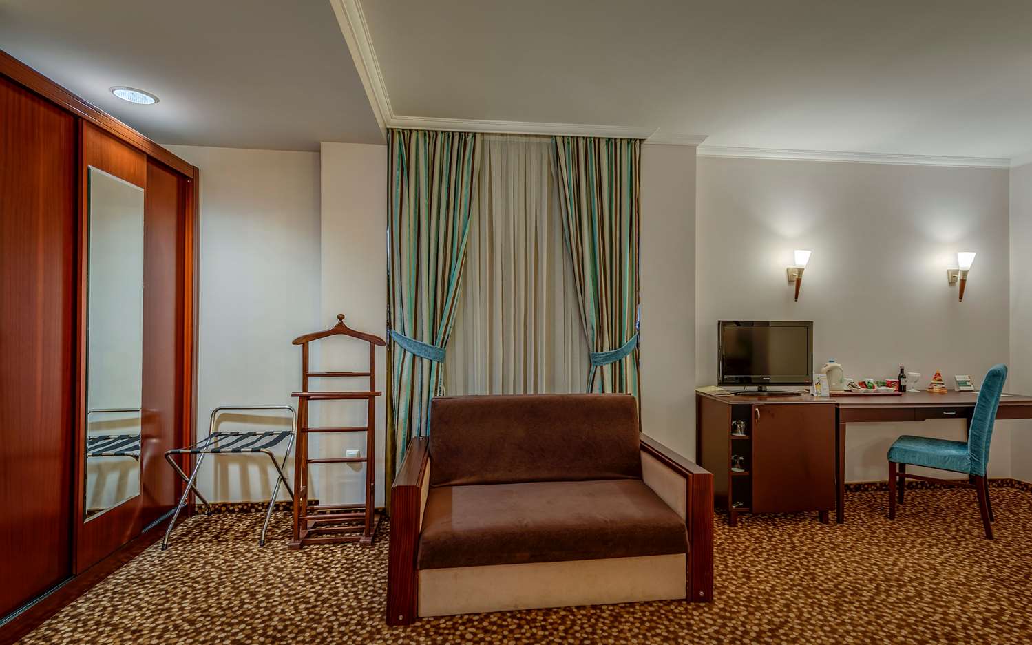 Best Western Plus Khan Hotel 42/49