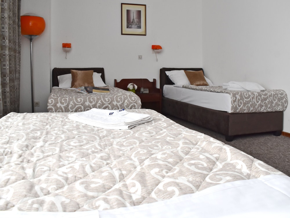 Slavija Hotel 12/32