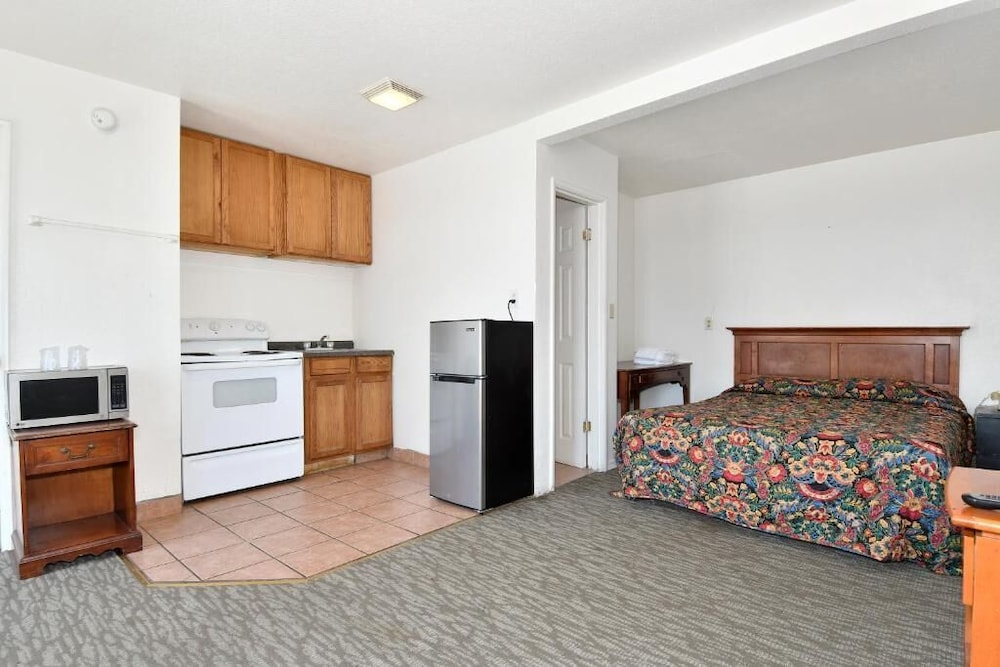 Budget Motel 8/22