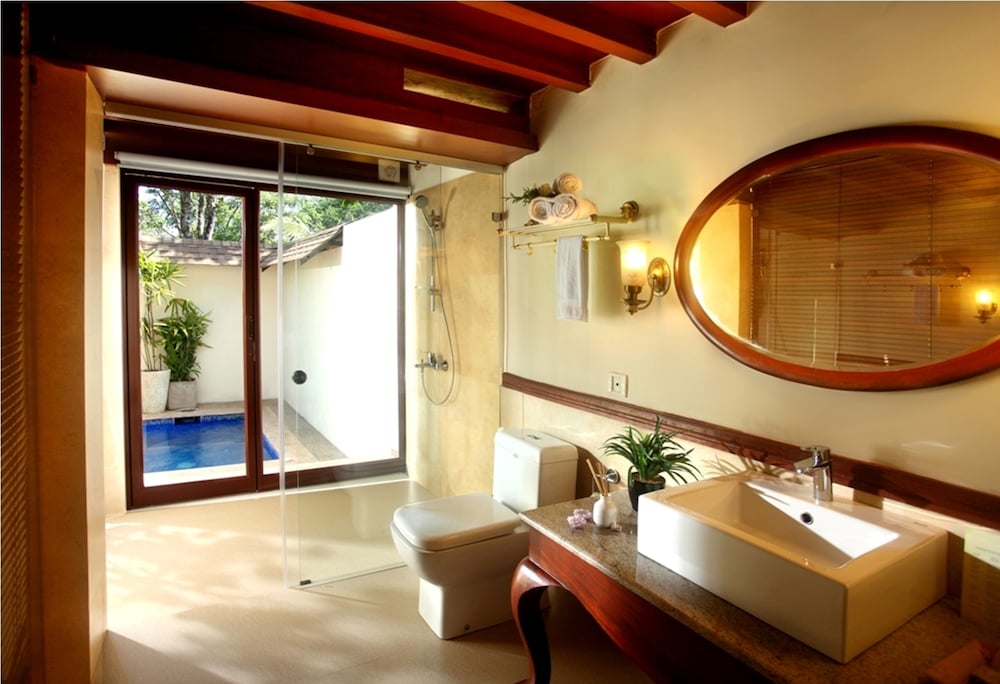 CARMELIA HAVENS 27/58