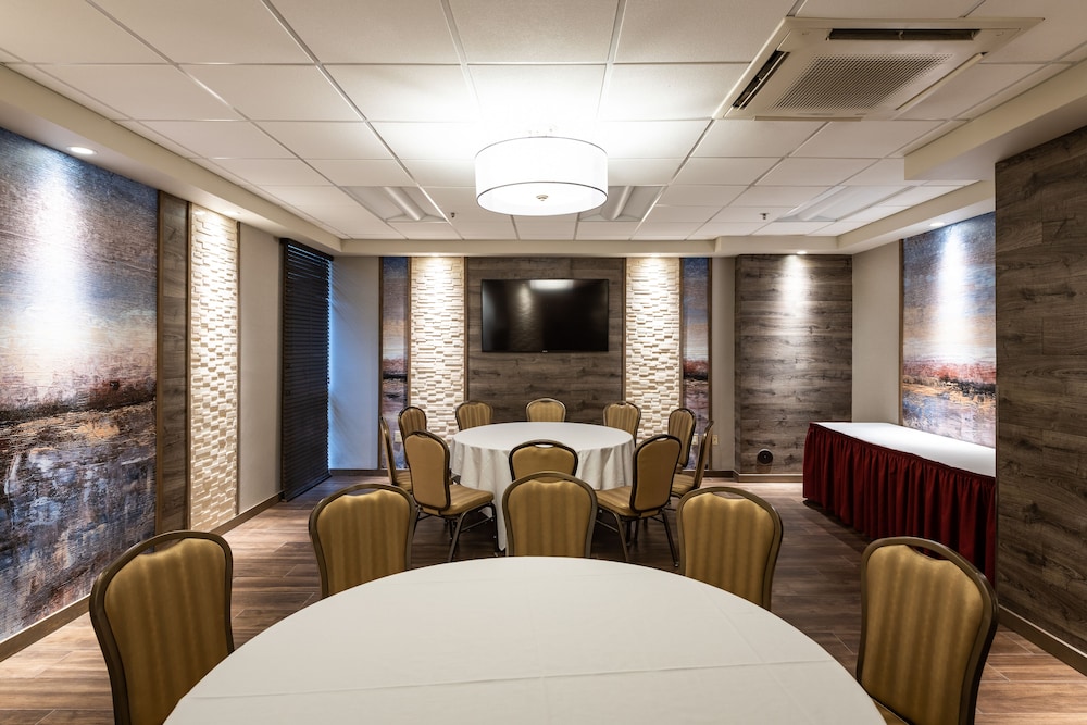 Holiday Inn Newark International Airport An Ihg Hotel 57/84