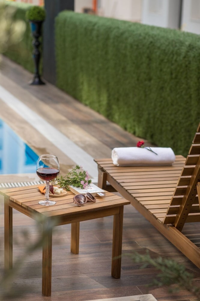 Elanis Suites 29/40