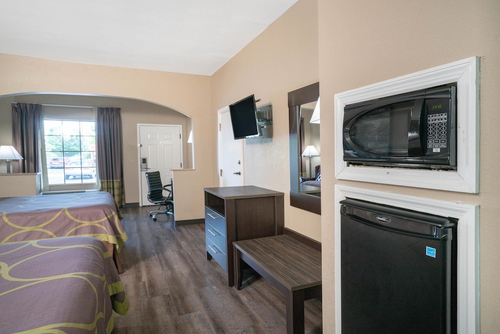 Super 8 by Wyndham Murfreesboro 24/30