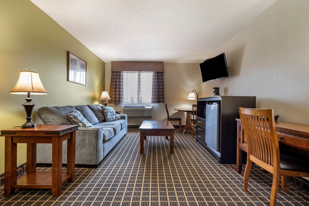 Quality Inn & Suites Warren PA 21/29