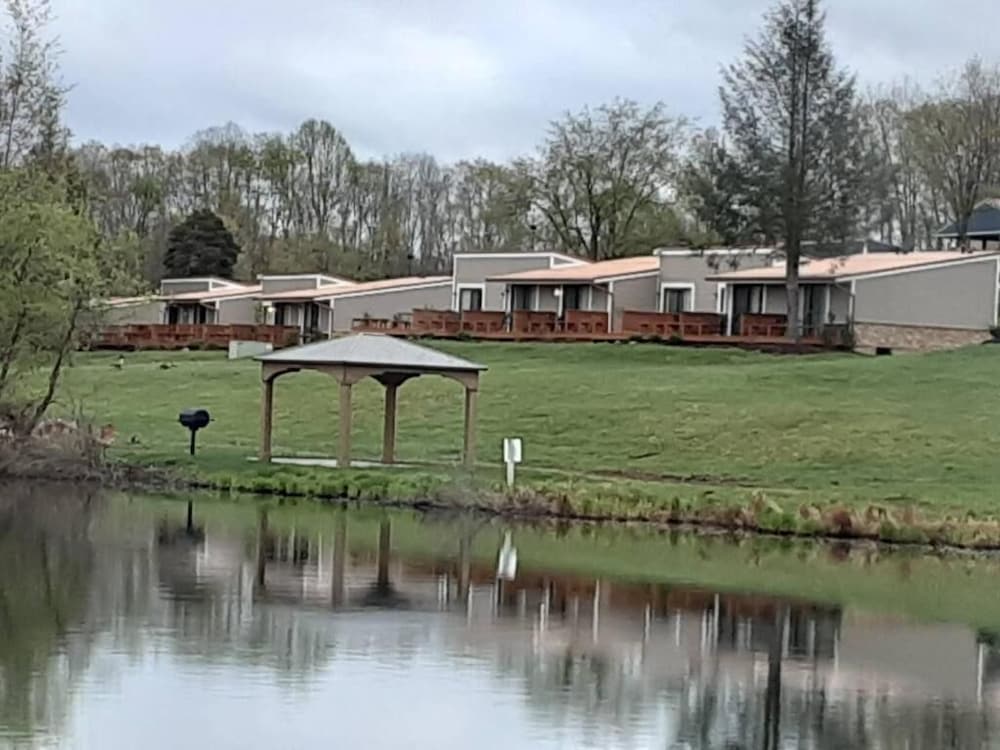 The Lodge At Chalk Hill 40/50