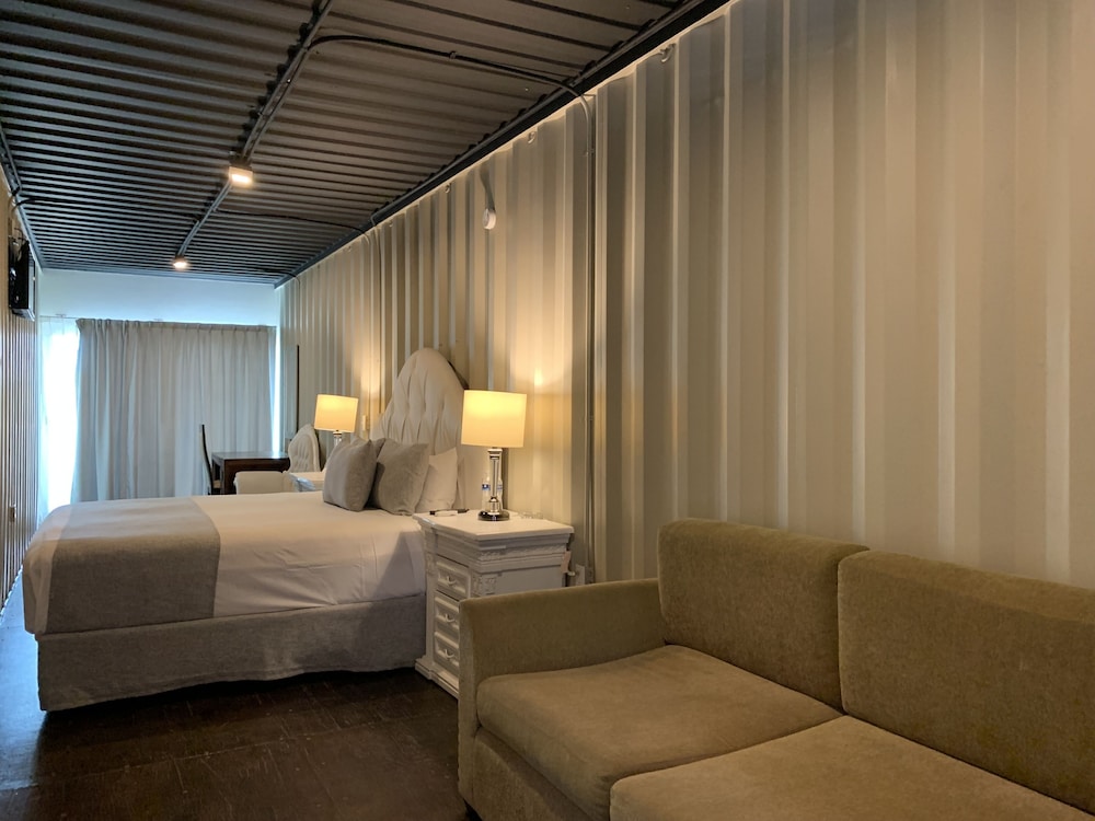 Container Inn 32/79