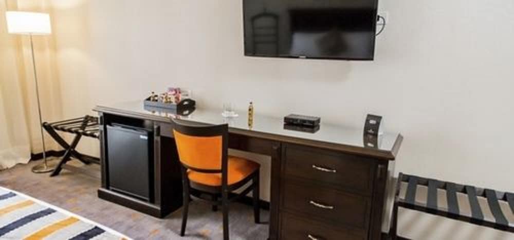 CARNAVAL HOTEL CASINO 46/52