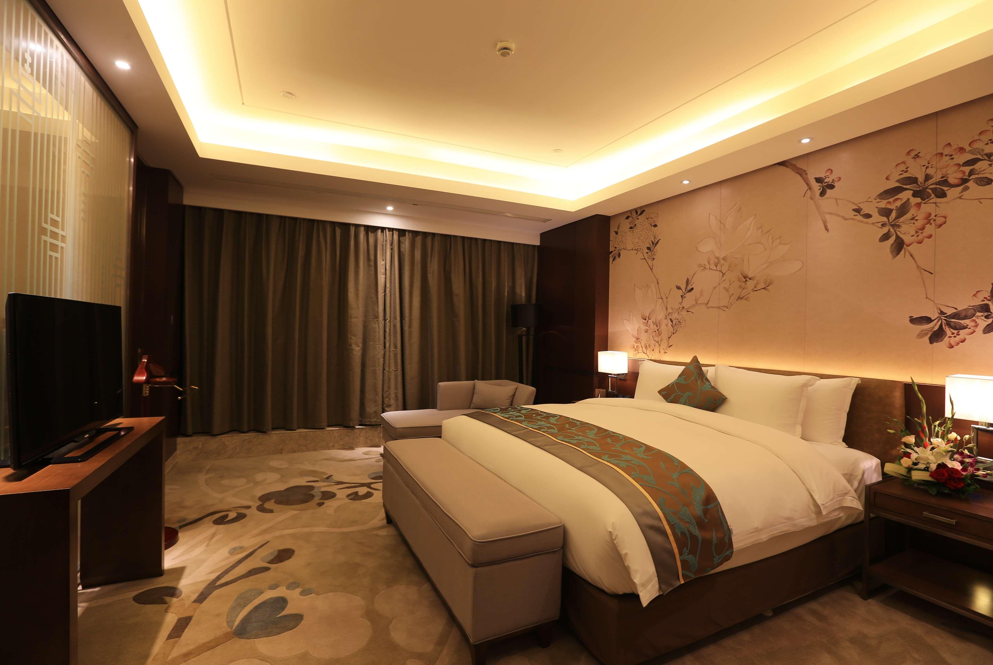 Howard Johnson Xiangyu Plaza Linyi 13/24