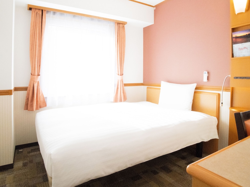 ECONOMY, DOUBLE BED, SMOKING