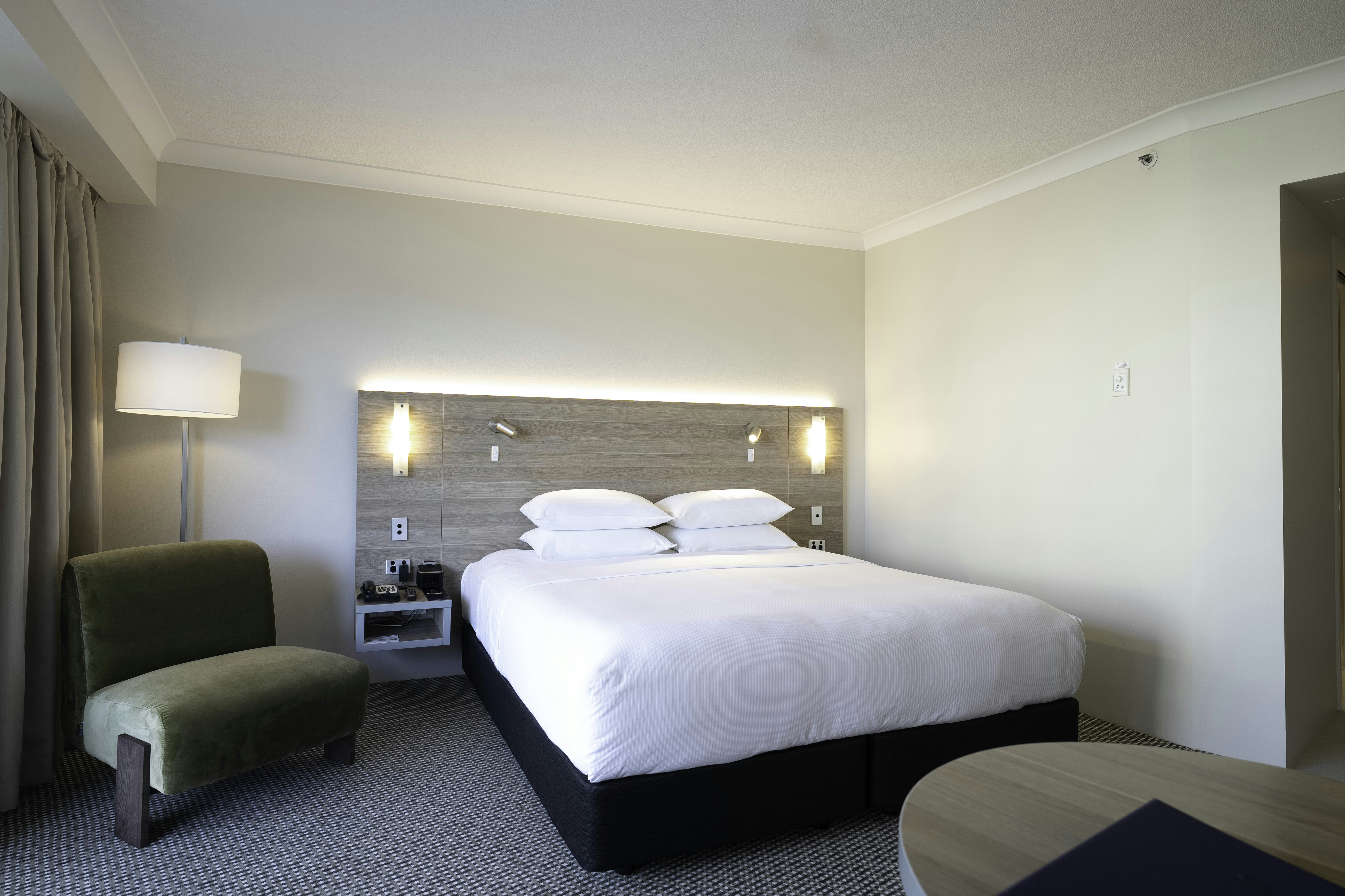 ROOM, KING BED, ACCESSIBLE