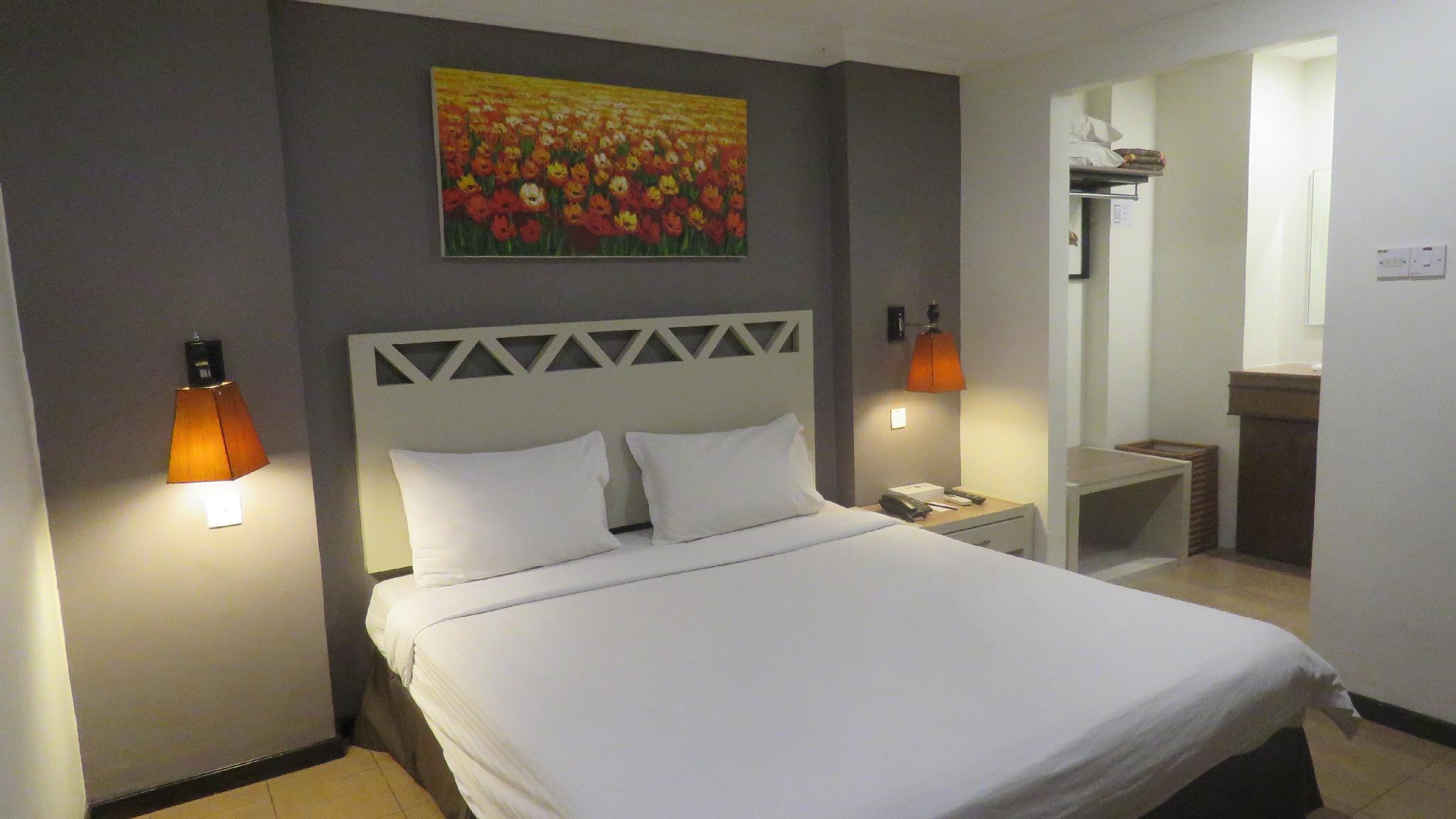 Standard, King Bed, No Window