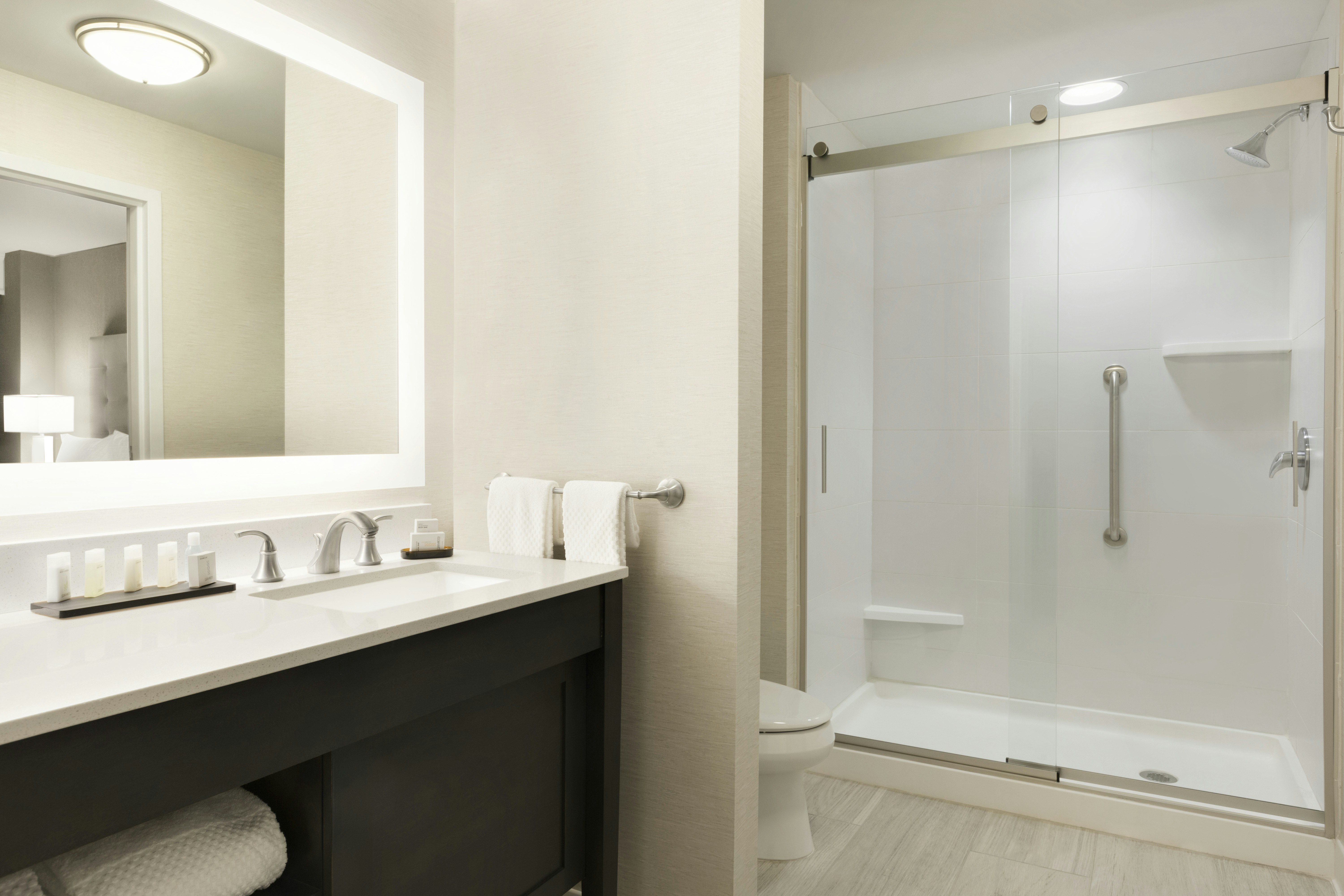 2 ROOMS, SUITE, KING BED