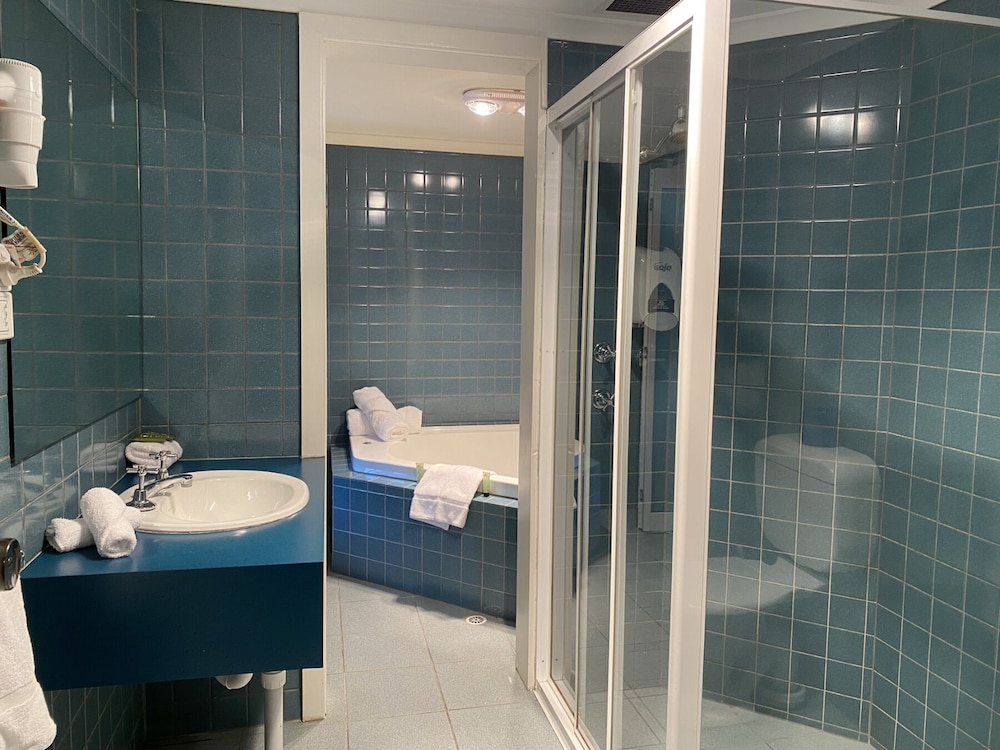 Upstairs, Suite, Queen Bed, Jetted Tub، The Hahndorf Old Mill Motel 3/3
