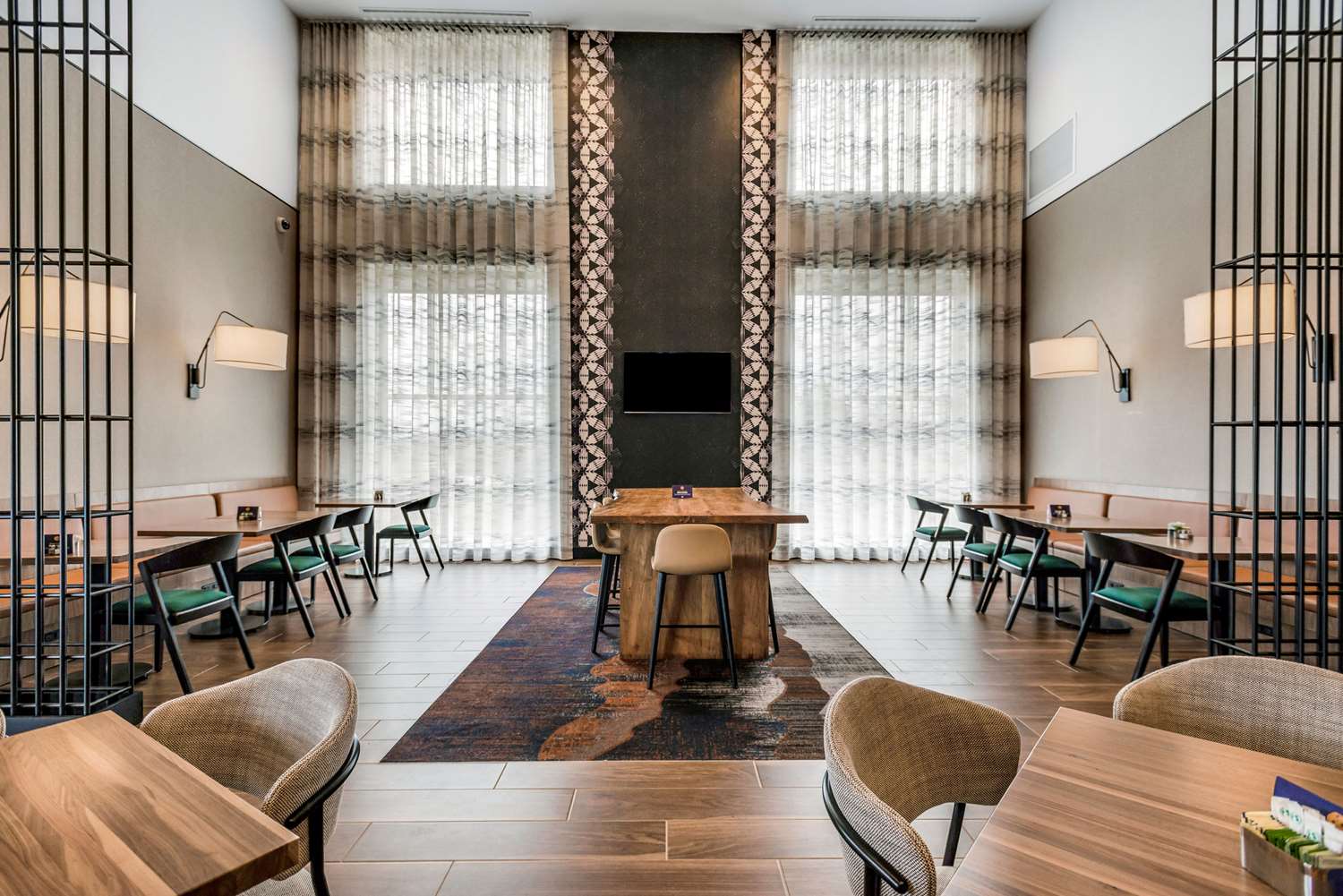 Doubletree By Hilton Asheville Downtown 13/23