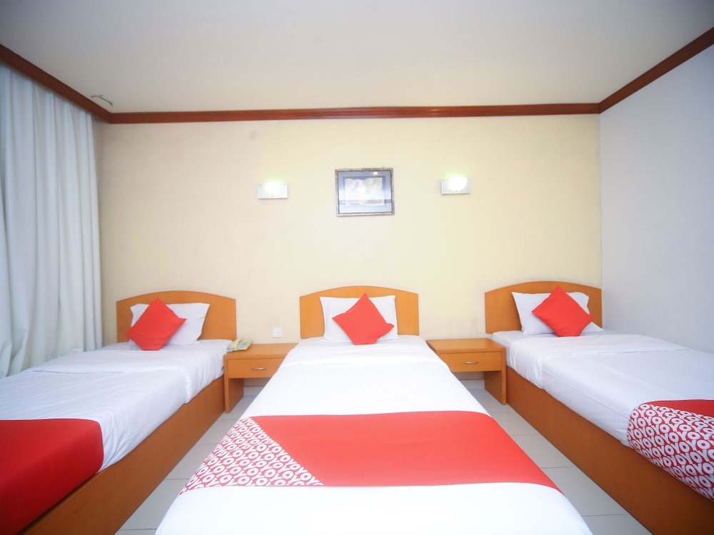 OYO 1027 Hotel London 6/16