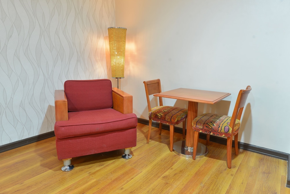 Royal Suites Condotel 13/18