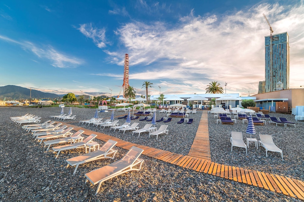RADISSON BLU HOTEL, BATUMI 61/62