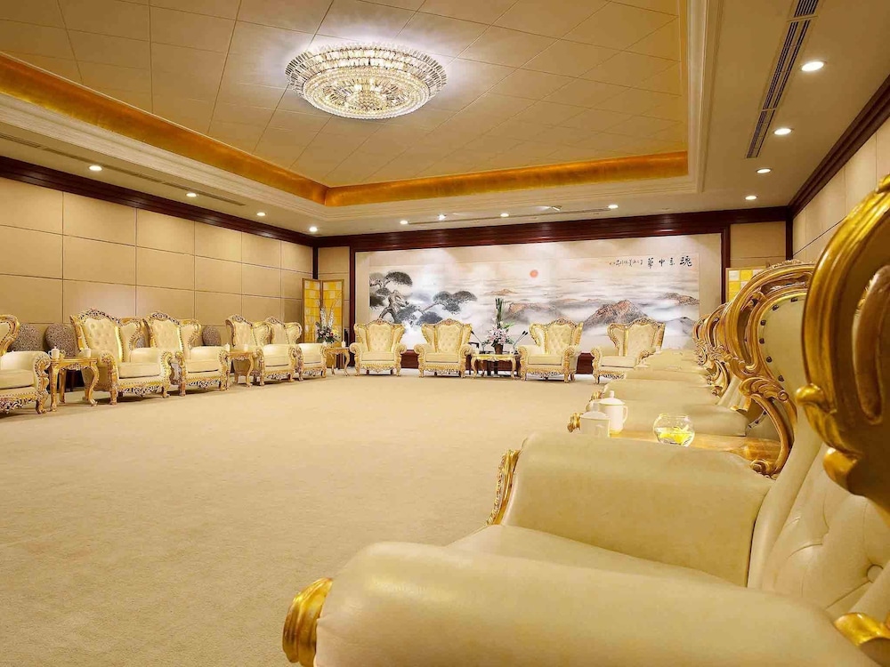 Sofitel Zhengzhou International 6/48