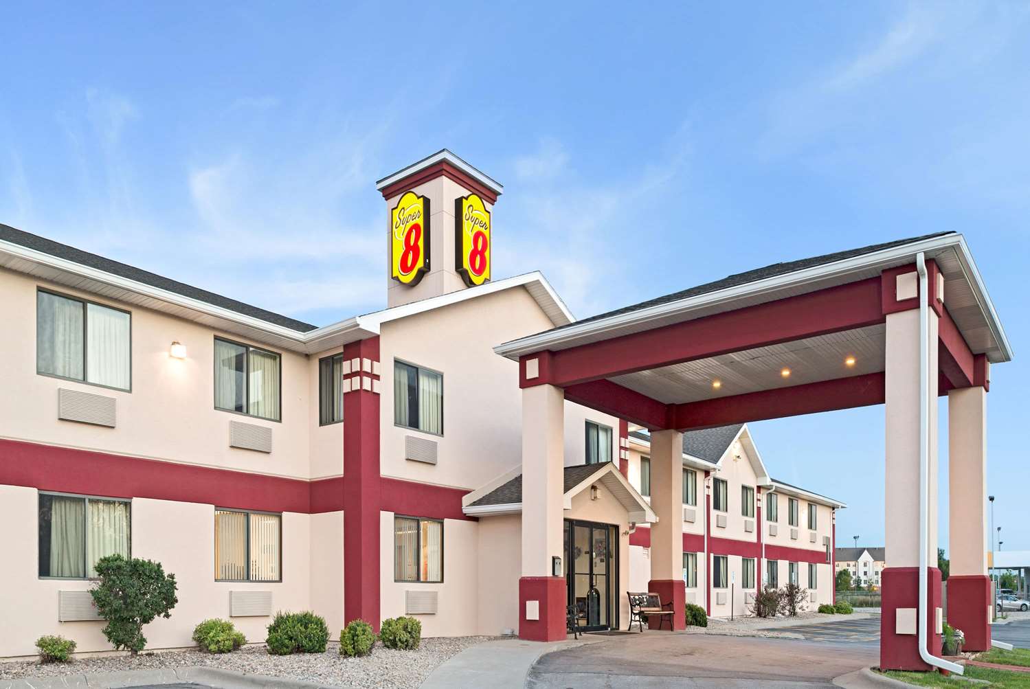 Super 8 by Wyndham Omaha Eppley Airport/Carter Lake 2/16