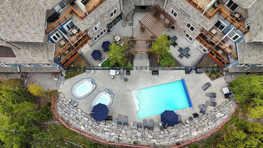 Blackstone Mountain Lodge 62/64