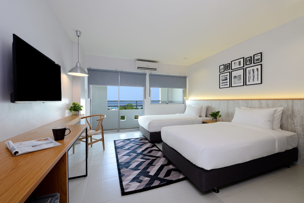 DELUXE, TWIN BEDS, SEA VIEW