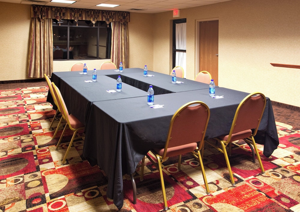 Holiday Inn Express Hotel Suites Bowling Green 51/62
