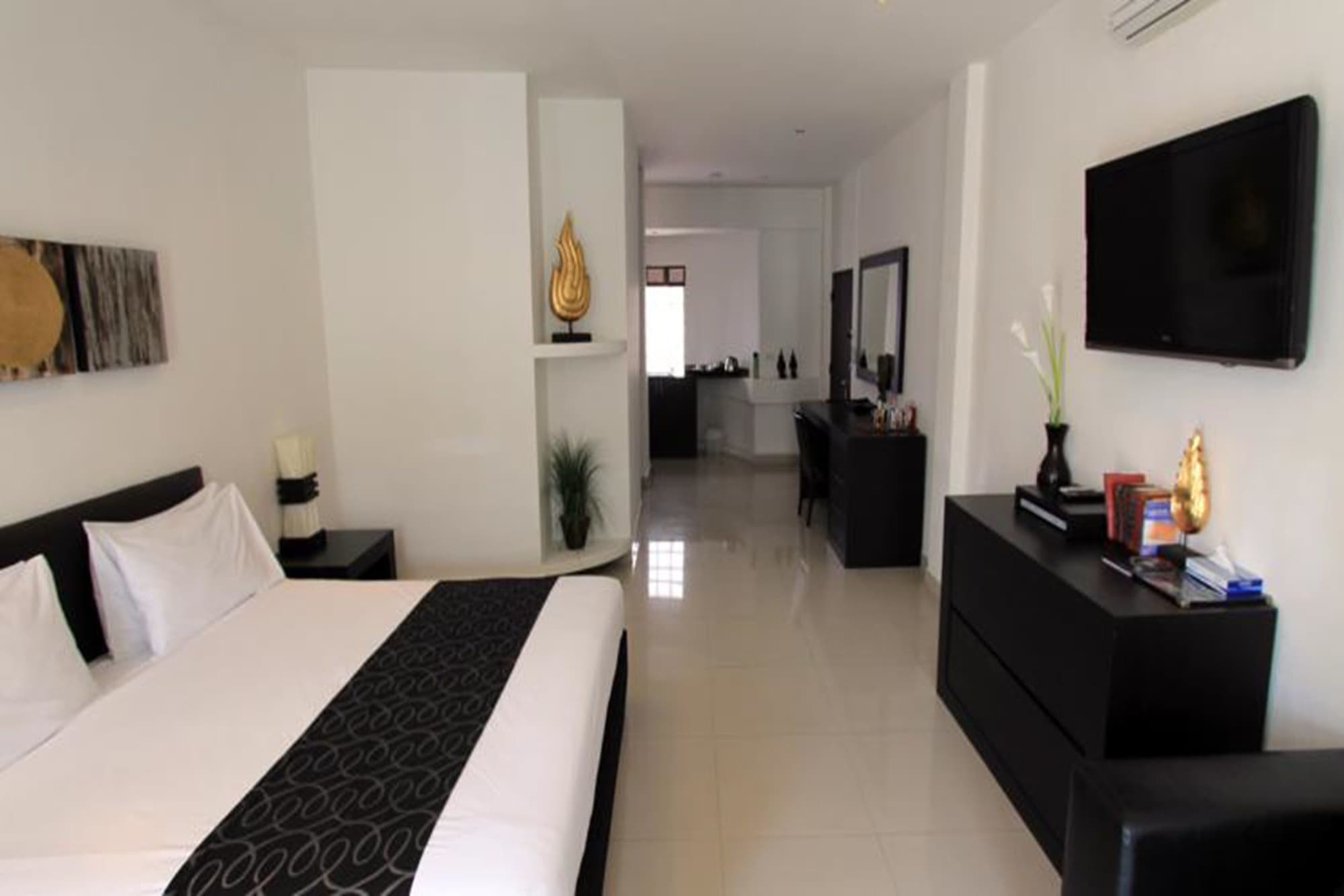 MASTER, SUITE
