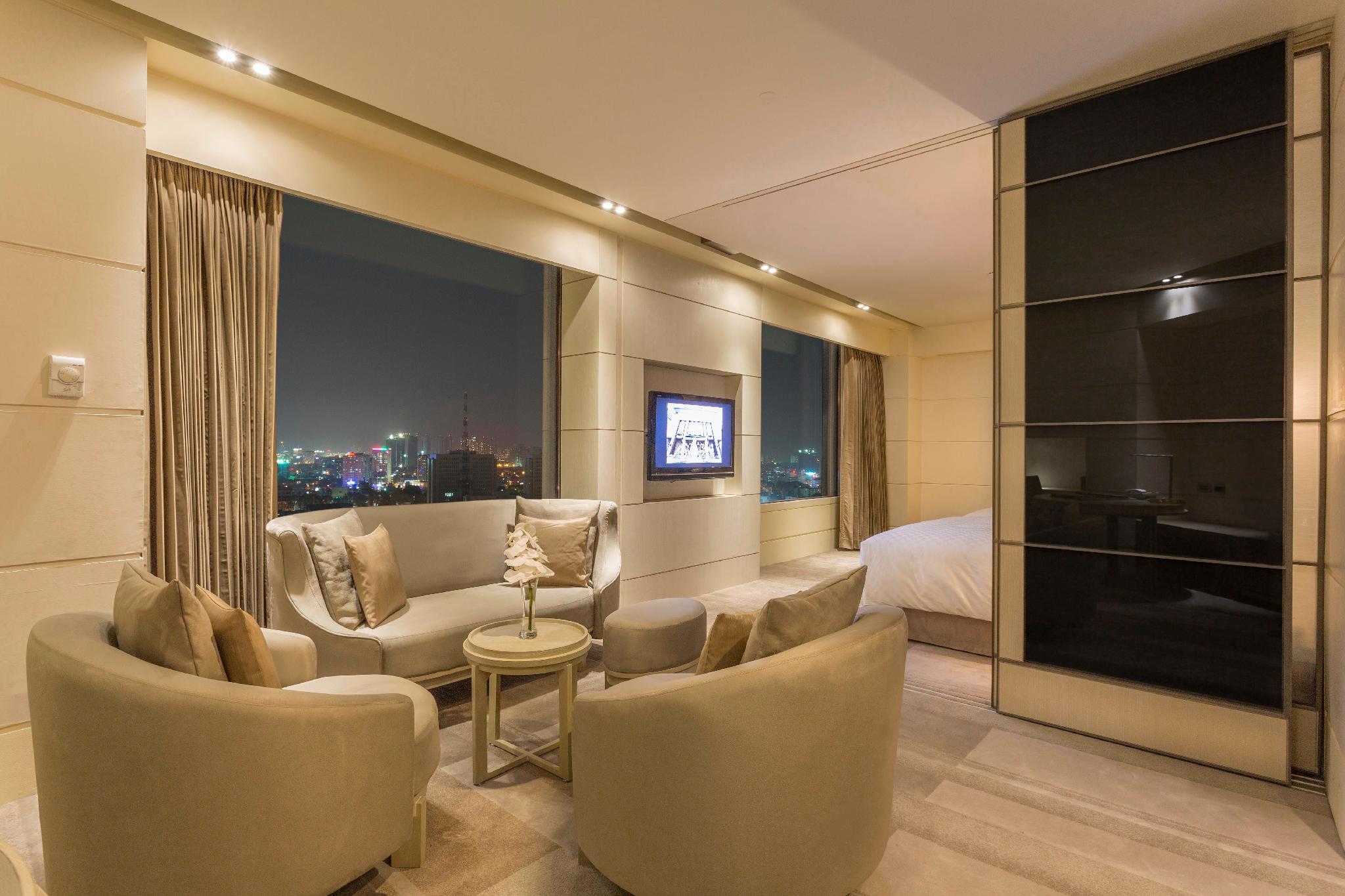 Club, Junior Suite, Queen Bed, Club Floor