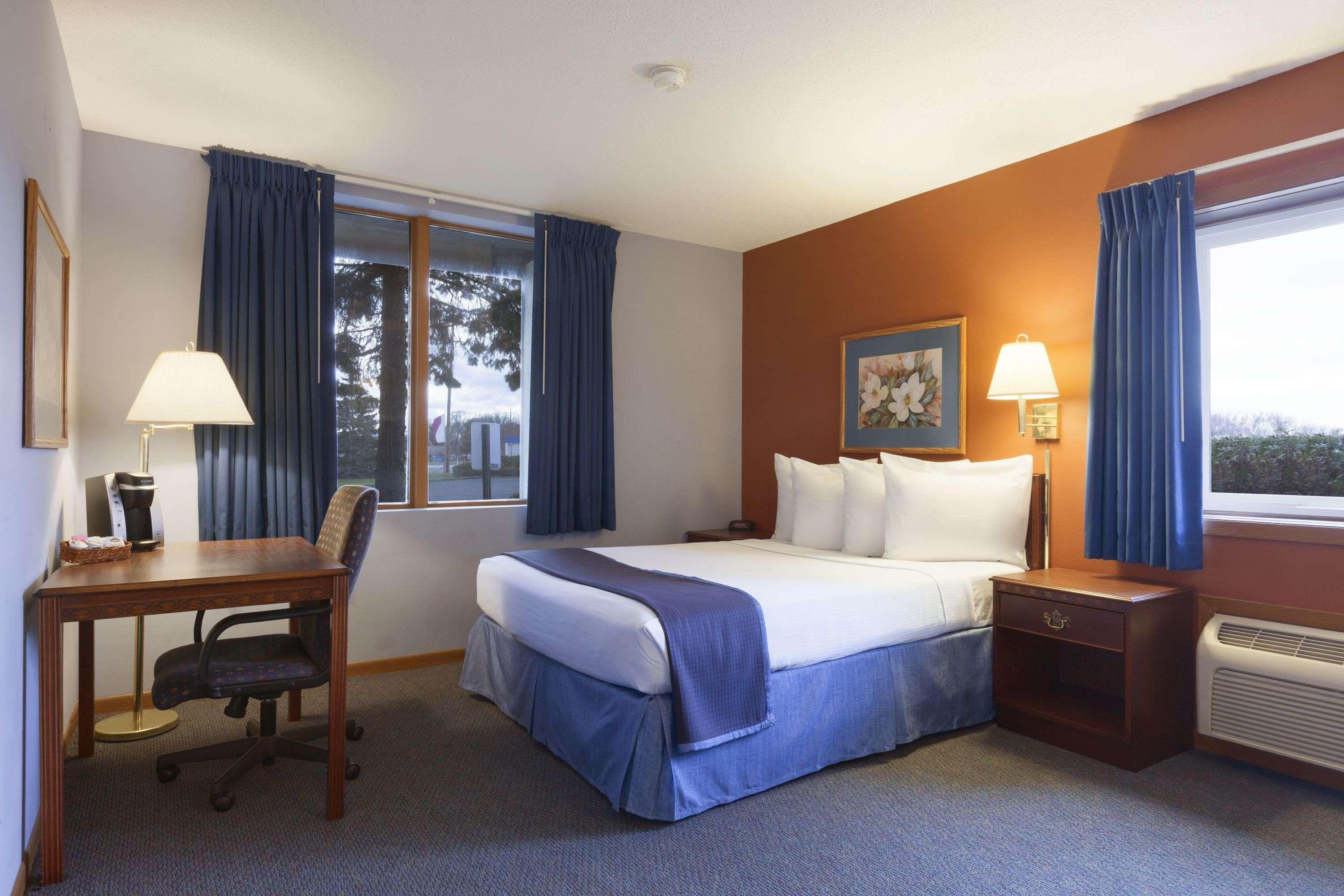 Travelodge By Wyndham Motel Of St Cloud 6/17