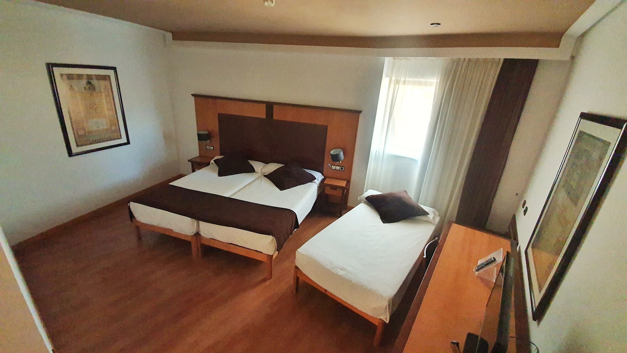 ROOM, TRIPLE