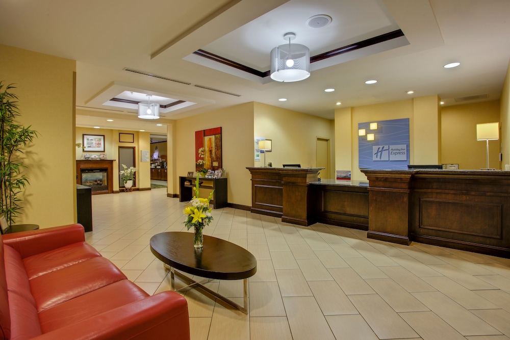 Holiday Inn Express Hotel and Suites Raleigh Sw Nc State 10/80